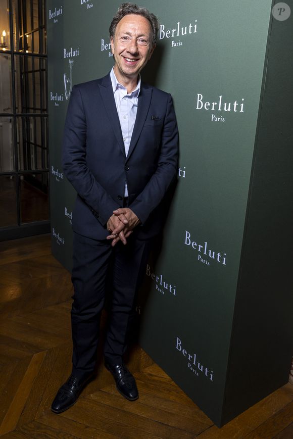 Mais le 3 décembre dernier, la cour d'appel de Versailles l'a débouté et sommé de rembourser 232 000 euros à son ancien associé

Stéphane Bern - Photocall du cocktail "Dolce Far Niente" par Berluti à la Fondation Simone & Cino Del Duca. Paris, le 25 juin 2025.
© Olivier Borde/Bestimage