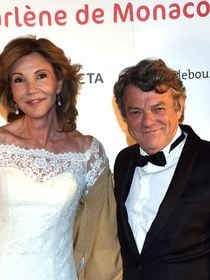 Dans le Hameau Boileau, au cœur d’un quartier prisé de Paris, la propriété de Jean-Louis Borloo et Béatrice Schönberg bénéficie d’un cadre verdoyant et préservé