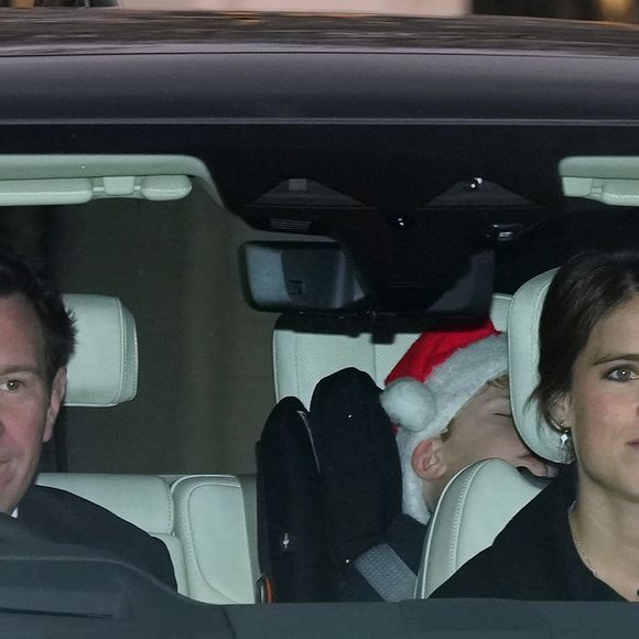 La princesse Eugenie d’York et son mari Jack Brooksbank - August Broksbank sleeps in his car seat as Princess Beatrice and Jack Brooksbank attend the Royal Family attend a Christmas Lunch at Buckingham Palace in London, UK, on the 19th December 2024.

Picture by James Whatling