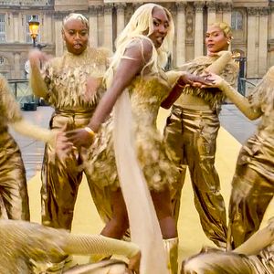 Aya Nakamura chante lors de la cérémonie d'ouverture des Jeux Olympiques (JO) de Paris 2024, à Paris, France, le 26 juillet 2024.