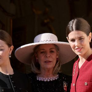 La princesse Caroline de Hanovre et ses enfants, Andrea Casiraghi, la princesse Alexandra de Hanovre, Charlotte et Pierre Casiraghi - La famille princière de Monaco au balcon du palais, à l'occasion de la Fête Nationale de Monaco. Le 19 novembre 2023
© Claudia Albuquerque / Bestimage