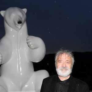Son immense talent avait été récompensé par de nombreuses distinctions, dont la Légion d'honneur reçue en début d'année.

Rétro - Décès du sculpteur animalier Michel Bassompierre - Exclusif - No Tabloïds - Michel Bassompierre lors de la visite de l'exposition Les Géants des Glaces de M.Bassompierre au musée océanographique de Monaco le 10 avril 2024.

© Claudia Albuquerque / Bestimage