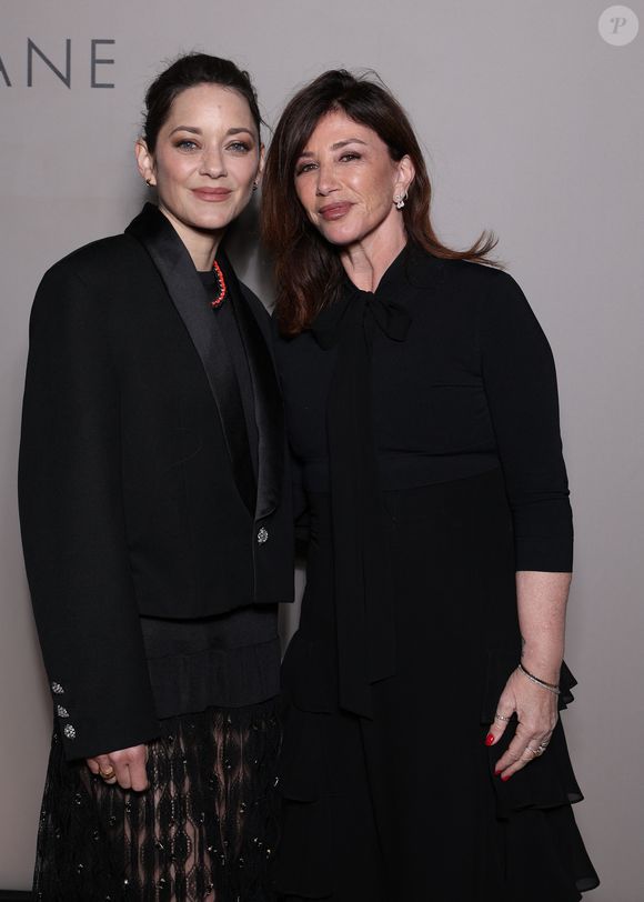Exclusif - Marion Cotillard et Albane Cleret lors de la soirée anniversaire des 25 ans de la Terrasse de Albane pendant le 79ème Festival International du Film de Cannes, France, le 15 mai 2026. © Denis Guignebourg/Bestimage