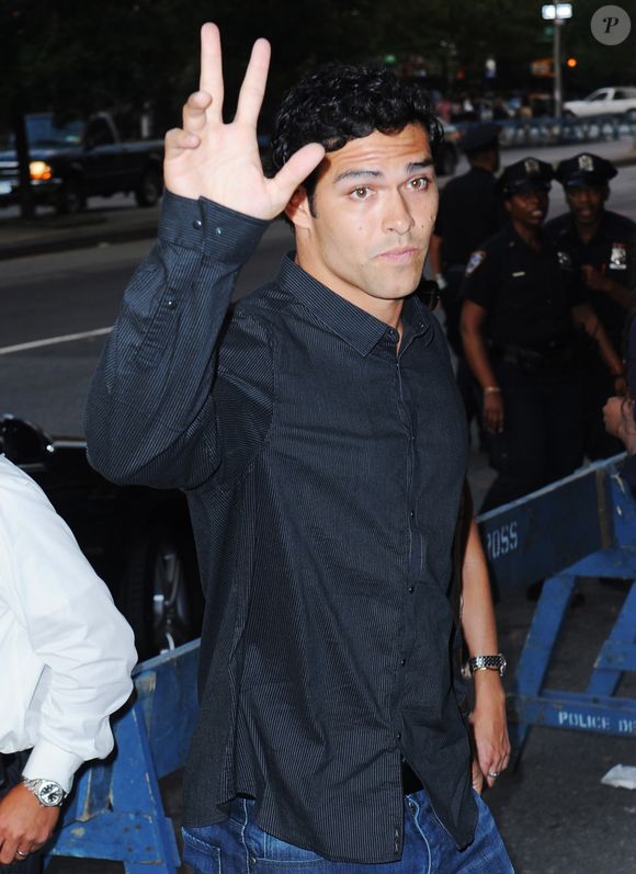 L’individu de 69 ans, affirmant avoir agi en légitime défense, aurait utilisé un spray au poivre avant d’asséner un coup de couteau au torse de l’ancien quarterback...

Mark Sanchez lors de la première du film « Twelve » à New York. FAME PICTURES / BESTIMAGE