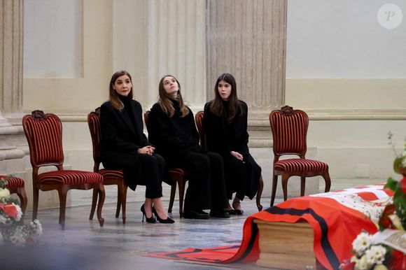 La princesse Clotilde Courau et ses filles les princesses Vittoria et Luisa - Veillée funèbre du prince Victor-Emmanuel de Savoie, en l'Eglise de Sant'Uberto à Turin, en présence de sa veuve Marina Ricolfi-Doria, de son fils, le prince E-P. de Savoie avec sa femme la princesse Clotilde Courau et leurs filles les princesses Vittoria et Luisa, le 9 février 2024. Le fils du dernier roi d'Italie s'est éteint le 3 février 2024 à l'âge de 86 ans.
© Dominique Jacovides/Bestimage