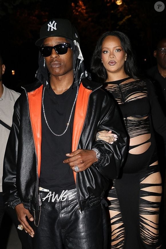Prêts à goûter aux joies de la parentalité une troisième fois. 


Rihanna et son compagnon A$AP Rocky à L'Arc, à Paris