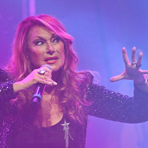 et va faire son retour sur scène

Julie Pietri en concert au Dôme de Paris - Palais des Sports, Paris, France le 26 mars 2022. Photo par Lionel Urman/ABACAPRESS.COM