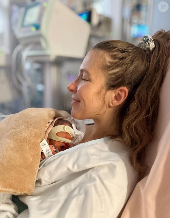 Et voilà qu'elle attend un bébé pour la troisième année consécutive !

Candice Rousset, candidate de "Koh-Lanta", est désormais mariée et mère de deux enfants.