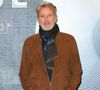 Antoine De Caunes fait visiter aux internautes son grand bureau, 

Antoine de Caunes - Avant-première de la série "Validé" saison 3 au cinéma le Grand Rex à Paris. © Coadic Guirec/Bestimage