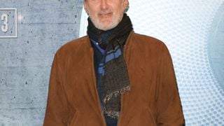 “Un effet capharnaüm” : Antoine De Caunes fait visiter son grand bureau très rempli et qui regroupe toutes ses passions