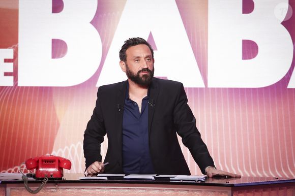 "Je vais vous dire ce qui m'est arrivé. (…) J'ai eu un coup de cœur pour un jeune garçon. J'étais dans un tournoi à Troyes et j'ai eu un flash sur un garçon qui était malheureusement... qui n'a plus de famille", a-t-il commencé par raconter à ses chroniqueurs. 

Exclusif - Cyril Hanouna, sur le plateau de de l’émission « TPMP » présentée par C.Hanouna et diffusée en direct sur C8, Paris, France, le 06 janvier 2025. © Jack Tribeca / Bestimage