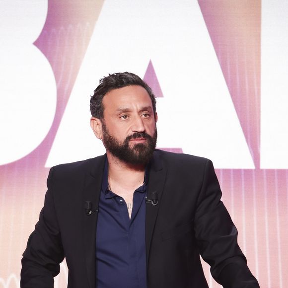 "Je vais vous dire ce qui m'est arrivé. (…) J'ai eu un coup de cœur pour un jeune garçon. J'étais dans un tournoi à Troyes et j'ai eu un flash sur un garçon qui était malheureusement... qui n'a plus de famille", a-t-il commencé par raconter à ses chroniqueurs. 

Exclusif - Cyril Hanouna, sur le plateau de de l’émission « TPMP » présentée par C.Hanouna et diffusée en direct sur C8, Paris, France, le 06 janvier 2025. © Jack Tribeca / Bestimage