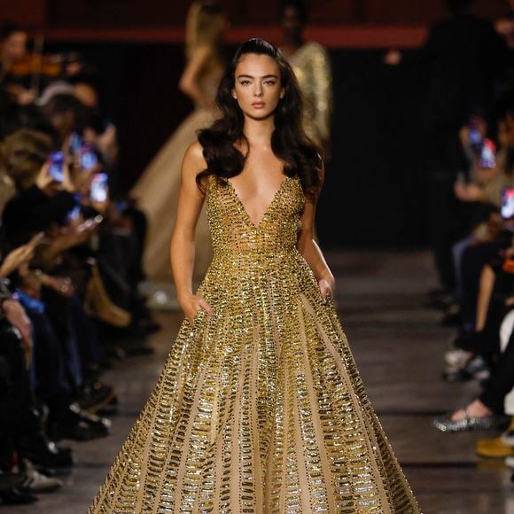 Deva Cassel défile lors du défilé ELIE SAAB Haute Couture Printemps/Été 2026 pendant la semaine de la mode de la Haute Couture à Paris France 28 janvier 2026. Photo by Ik Aldama/ABACAPRESS.COM