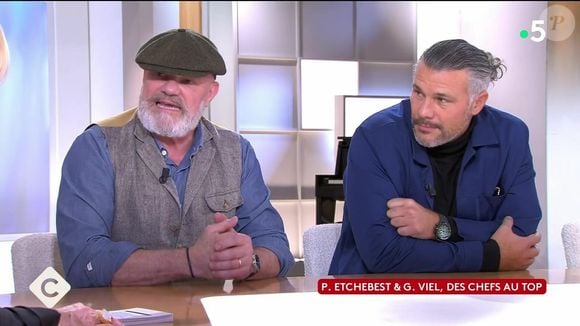 Philippe Etchebest et Glenn Viel dans "C à vous", le 24 mars 2025, sur France 5