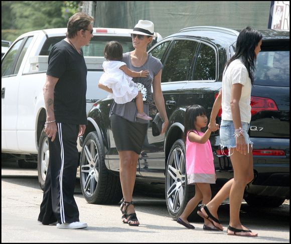 Johnny Hallyday, sa femme Laeticia, et leurs filles Jade et Joy à Los Angeles. © Bestimage