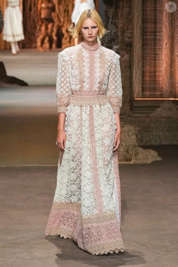 Défilé de la collection prêt-à-porter Dior printemps été 2023 lors de la Fashion Week de Paris. M.Grazia Chiuri (directrice artistique de Dior) apparaît sur le podium à la fin du défilé. Le 27 septembre 2022.