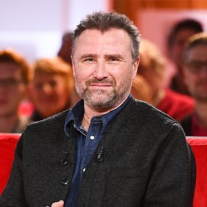 Alexandre Brasseur est connu pour son métier d'acteur.

Exclusif - Alexandre Brasseur - Enregistrement de l'émission Vivement dimanche en hommage à Claude Brasseur au studio Gabriel, presentée par Michel Drucker . Diffusion sur France 3. © Guillaume Gaffiot/Bestimage