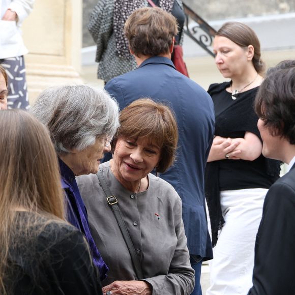 Exclusif - Elisabeth Gagarine et sa soeur  Macha Meril aux obsèques de leur soeur la princesse Hélène Gagarine en la cathédrale Saint-Alexandre-Nevsky, à Paris, France, le 20 août 2025. © Denis Guignebourg/Bestimage