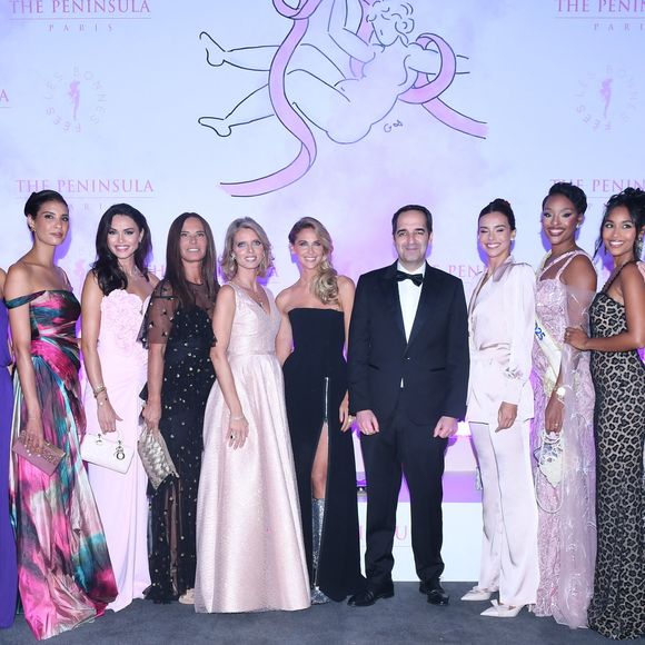 Maeva Coucke, Amandine Petit, Melody Vibert, Chloe Mortaud, Diane Leyre, Nathalie Marquay, Sylvie Tellier, Ophelie Meunier, Camille Cerf, Marine Lorphelin, Angelique Angarni-Filopon, Clemence Botino, Sophie Thalmann, Mareva Galanter, Vincent Pimont lors de la soirée de gala du 10ème anniversaire de l'association "Les Bonnes Fées" à l'Hôtel The Peninsula Paris le 8 octobre 2025. 

© Rachid Bellak/Bestimage