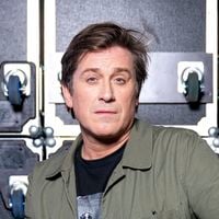 "Je ne sais pas si ça fait ça à tout le monde" : Thomas Dutronc parle de son ressenti 2 ans après le départ de sa mère Françoise Hardy