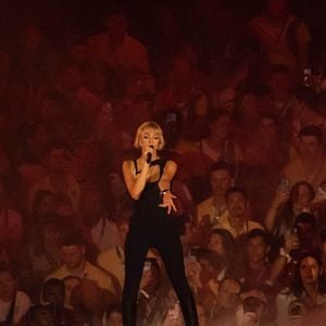 Pour la clôture des JO de Paris, Kavinsky voulait une autre star qu'Angèle.

Angèle lors de la cérémonie de clôture des Jeux Olympiques de Paris au stade de France à Saint-Denis.

Photo : Baptiste Autissier / Panoramic / Bestimage