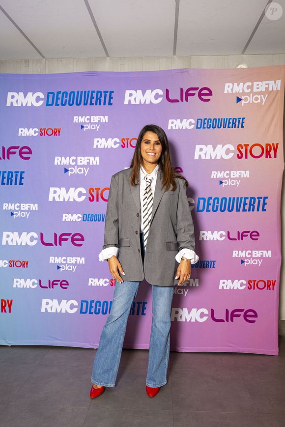 Karine Ferri lors de la conférence de presse de rentrée des chaînes du groupe RMC-BFM à Paris, le 17 septembre 2025. 
© Pierre Perusseau / Bestimage