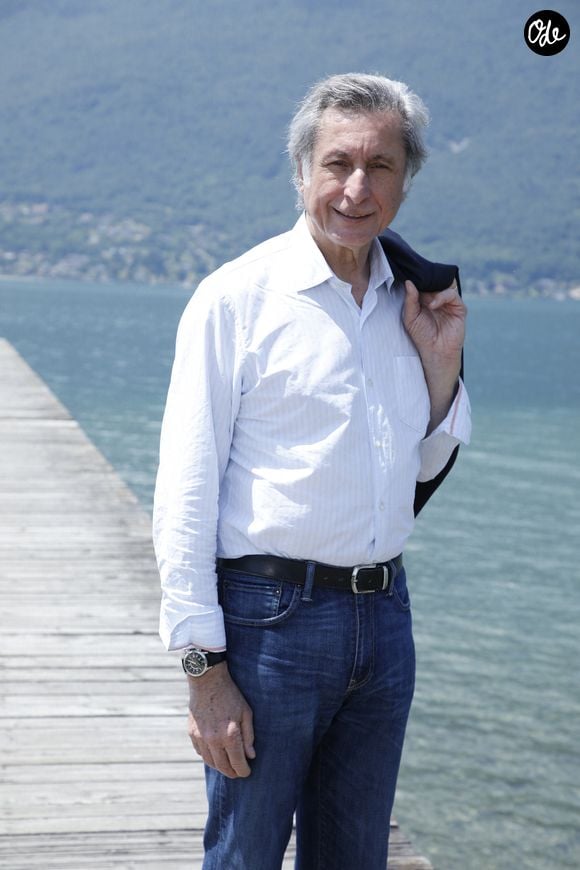 Il doit rester hospitalisé quelques jours.

Patrick de Carolis sur le ponton du restaurant "Le Lido", lors de la 2ème édition du Festival du Cinéma Français et Gastronomie d'Aix-les-Bains (6 - 10 juin 2023), le 8 juin 2023.
© Denis Guignebourg / Bestimage