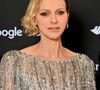 Charlene de Monaco a attiré tous les regards dans une robe de soirée signée Jenny Packham.

La princesse Charlene de Monaco durant la soirée du Monaco E-Prix 2026 à l'hôtel de Paris à Monaco, le 17 mai 2026. Lors du dîner, Alejandro Agag, le fondateur et président de Formula E, a convié sur scène le prince Albert II de Monaco et la princesse Charlene pour remettre le prix du meilleur pilote du week-end. C'est le néerlandais, Nyck de Vries qui a reçu son trophée des mains du couple princier. © Bruno Bebert / Bestimage