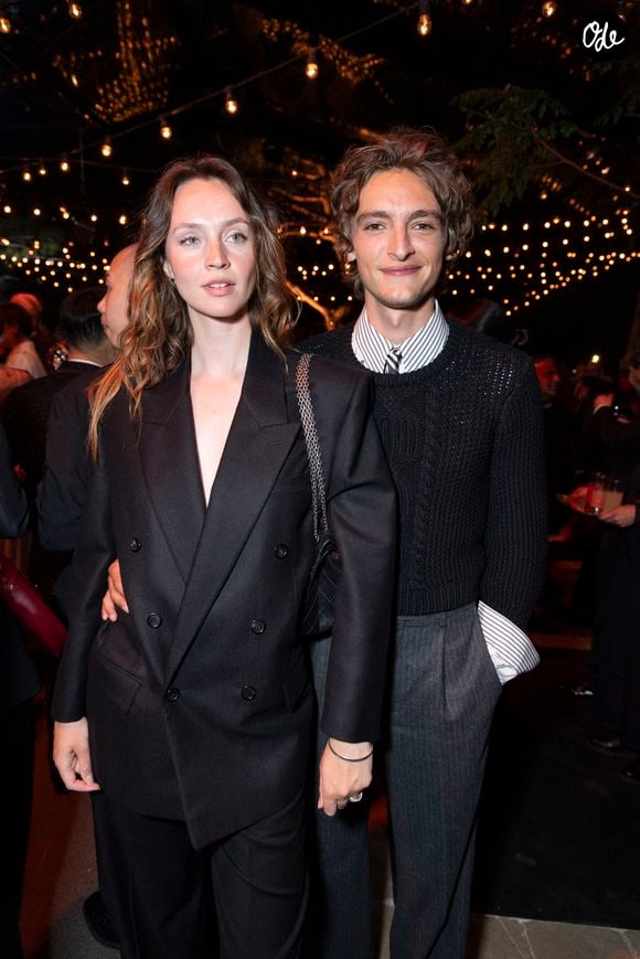 Après la soirée Kering, à Cannes, ils se sont montrés ensemble à Roland-Garros.

Vassili Schneider et sa compagne - Soirée "Kering Women in Motion Awards" à la Place de la Castre lors du 79ème Festival International du Film de Cannes. Le 17 mai 2026
© Olivier Borde / Bestimage