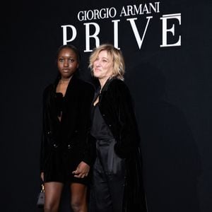 Aujourd'hui Oumy est âgé de 18 ans.
Oumy Bruni-Garrel et Valeria Bruni Tedeschi au photocall du défilé Armani Privé "Collection Haute Couture Printemps/Eté 2026", lors de la Fashion Week de Paris, le 27 janvier 2026
© Julien Sarkissian / Bestimage