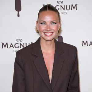 Miss France 2021 a partagé la nouvelle sur Instagram

Amandine Petit participe au Photocall de la Magnum Party à la plage Magnum à Cannes, France, le 15 mai 2025 dans le cadre du 78ème Festival de Cannes. Photo par Nicolas Genin/ABACAPRESS.COM