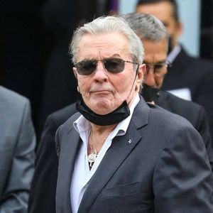Alain Delon - Obsèques de Jean-Paul Belmondo en  l'église Saint-Germain-des-Prés, à Paris le 10 septembre 2021. © Dominique Jacovides / Bestimage