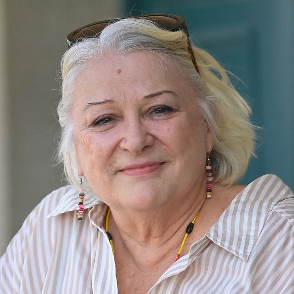 Josiane Balasko assiste au photocall de Captives lors du 49ème Festival du Cinéma Américain de Deauville le 09 septembre 2023 à Deauville, France. Photo par Franck Castel/ABACAPRESS.COM