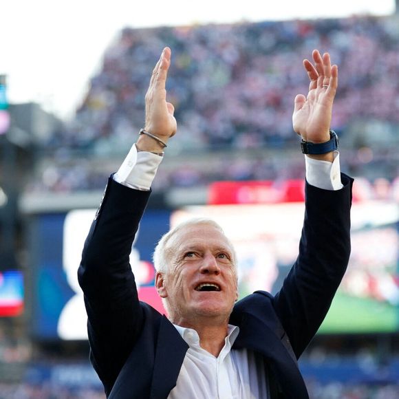 À 57 ans, l'ancien capitaine des Bleus s'apprête à refermer vingt-cinq années d'une histoire exceptionnelle avec l'équipe de France.

Didier Deschamps après le match opposant la France au Paraguay en 1/8 finale de la Coupe du monde 2026 à Philadelphie, Pennsylvanie, le 4 juillet 2026.

© Imago/Psnewz/Bestimage