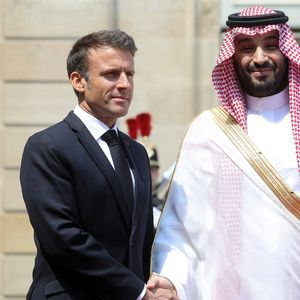 Le prince héritier d'Arabie saoudite a fait des travaux dans ses intérieurs

Le président de la République française, Emmanuel Macron reçoit le prince héritier d'Arabie saoudite, Mohammed ben Salmane, Premier ministre du Royaume d'Arabie saoudite, pour un déjeuner de travail au palais de l'Elysée à Paris, France, le 16 juin 2023. © Stéphane Lemouton/Bestimage