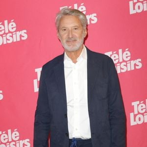 Antoine de Caunes - Photocall de la soirée "Télé Loisirs Awards 2025" au Jardin d'Acclimatation à Paris le 23 septembre 2025. © Coadic Guirec/Bestimage