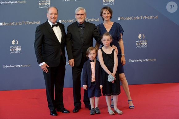 Côté vie privée, il a été marié à Isabelle Pasco puis a eu trois enfants, dont Liv et Louise.


Le prince Albert II de Monaco, Tchéky Karyo, Valérie Kéruzoré et leurs enfants lors du photocall de la cérémonie des Nymphes d'Or du 60ème festival de télévision de Monte Carlo au Grimaldi Forum à Monaco le 22 juin 2021

© Bruno Bebert / Bestimage