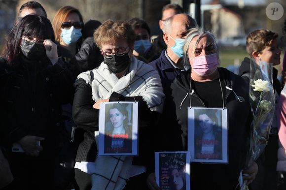 La famille et les proches se sont réunis pour une marche blanche en hommage à Delphine Jubillar, l'infirmière de 33 ans, disparue à Cagnac-les-Mines. Le 19 décembre 2021. © Patrick Bernard / Bestimage