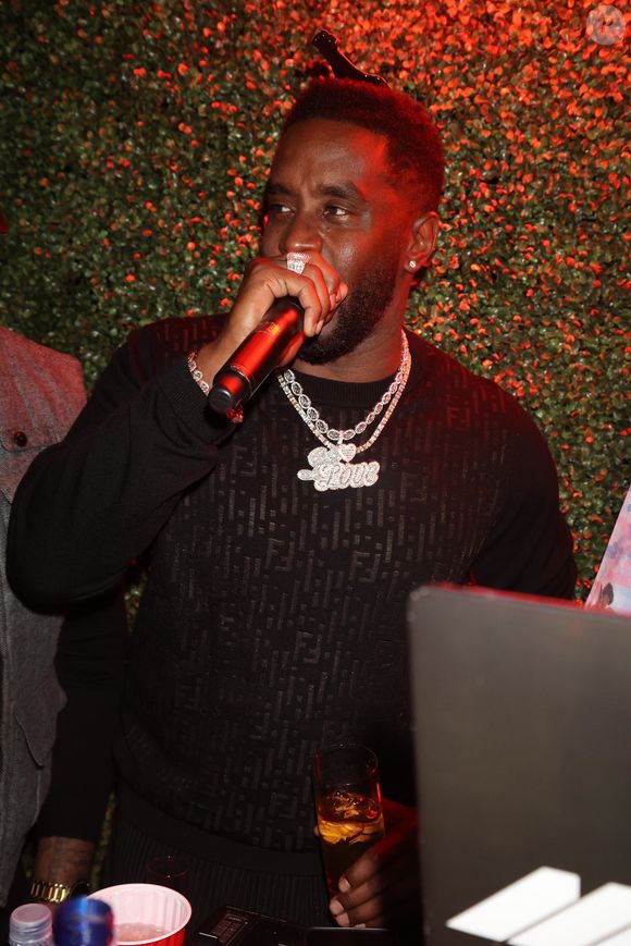 Sean 'Diddy' Combs - Sean 'Diddy' Combs et ses 2 fils Justin et Quincy Combs lors d’une fête dans leur résidence de Malibu à Los Angeles, le 5 juillet 2021 © Backgrid USA / Bestimage