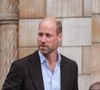Le prince William a prévu une sortie sans son épouse à ses côtés.

Le prince William, prince de Galles, et Catherine (Kate) Middleton, arborant des cheveux blonds, visitent les jardins, récemment transformés, du musée d'histoire naturelle à Londres. © Backgrid UK/ Bestimage