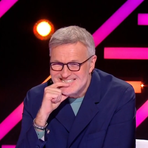 Tout comme Laurent Ruquier

L'Autruche démasquée dans "Mask Singer 2025" par Chantal Ladesou et Laurent Ruquier. Il s'agit de Jeanfi Janssens. Emission du 2 mai 2025.