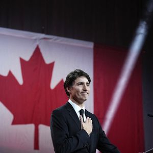 9 mars 2025, Ottawa (Ontario), Canada — L'ancien Premier ministre Justin Trudeau termine son discours lors de l’événement sur le leadership libéral à Ottawa, le dimanche 9 mars 2025.
(Crédit photo : © Justin Tang / The Canadian Press via ZUMA Press)