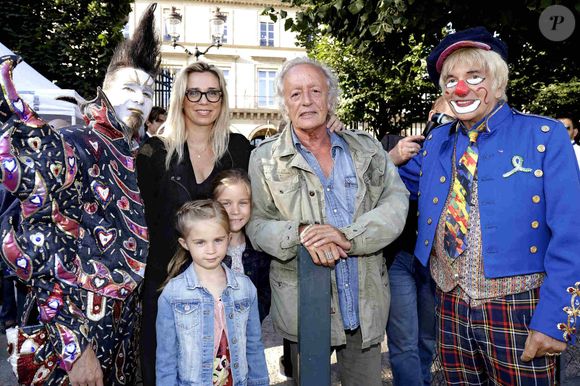 Didier Barbelivien avec sa Femme Laure et leurs deux filles a l'inauguration de la 35e fete foraine des Tuileries au Jardin des Tuileries a Paris, France, le 24 juin 2018. Photo by Vim/ABACAPRESS.COM