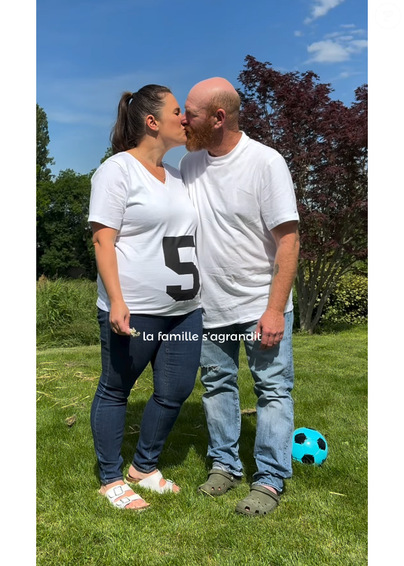 Ils s'étaient dit pas de 3e enfant avec son mari et pourtant... Une candidate emblématique de L'amour est dans le pré est enceinte ! - Purepeople
