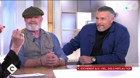 Philippe Etchebest et Glenn Viel dans "C à vous", le 24 mars 2025, sur France 5