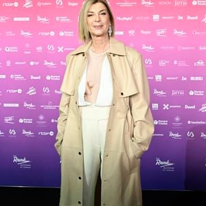 "Je suis à Nice donc j'en ai profité pour aller voir Doina ma maman qui va faire la gym avec nous. Elle s'est cassé l'épaule donc elle doit faire une adaptation des mouvements, Dac ?"

Michèle Laroque lors de la 15ème cérémonie des René du cinéma, organisée par l'Académie André Delvaux, à Bruxelles le 7 mars 2026.