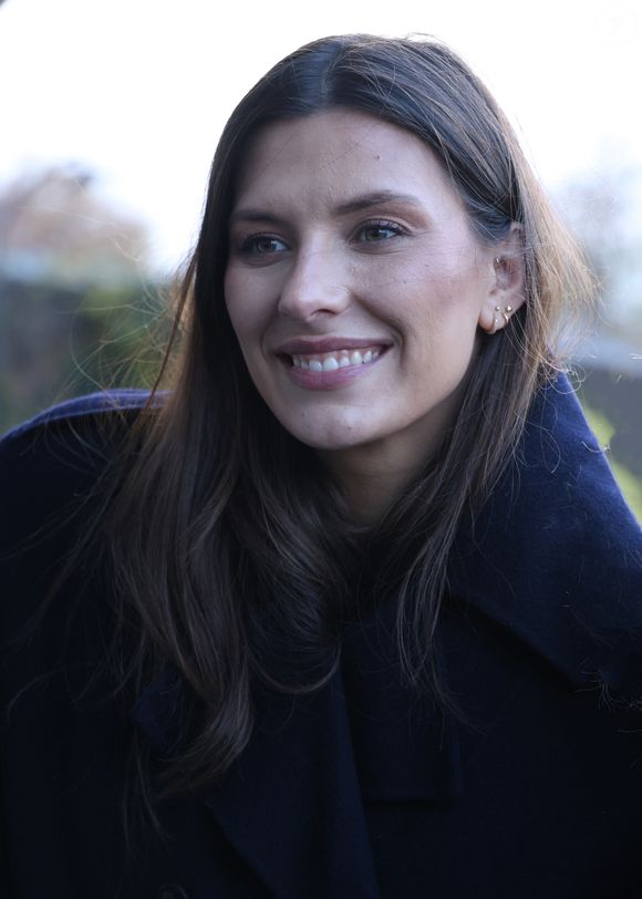 Elle espère surtout insuffler un vent de nouveauté en permettant à la lauréate d'être totalement elle-même et de ne pas "jouer un rôle"...


Exclusif - Camille Cerf (Miss France 2015) - Célébrités se rendent aux studios de Europe 1 à Paris le 19 Novembre 2025.