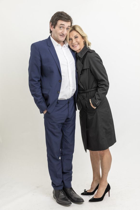 Exclusif - Pierre Palmade, Michèle Laroque - Jour 4 - Studio - Enregistrement de l'émission "Le grand restaurant,  la guerre de l’étoile », diffusée le 15 décembre sur M6
© Cyril Moreau / Bestimage
Sur une idée de P.Palmade, un casting 5 étoiles. Fort de son succès, « Le Grand Restaurant » est de retour pour une soirée exceptionnelle sur M6, avec les plus grands noms de la scène et du cinéma français, ainsi que des grands talents de la nouvelle génération, dans un nouvel opus baptisé « La guerre de l’étoile ».
Pour cette nouvelle année, le directeur du Grand Restaurant voit les choses en grand pour tenter d’obtenir la fameuse étoile du célèbre guide Michalon ! Et pour cela, il s’installe au pied de la Tour Eiffel. 
Pierre fait face à un critique culinaire (A.Astier) sans scrupule qui va lui proposer un accord pour le moins douteux : limoger son Chef historique en échange de cette fameuse étoile. Le directeur du Grand Restaurant acceptera-t-il ? 
Entre humour et émotion, laissez-vous porter par plus de 40 comédiens, les plus grands noms du théâtre et du cinéma français.