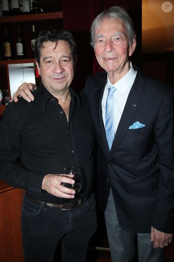Laurent Gerra et Jean-Claude Narcy - Laurent Gerra fête son 57ème anniversaire sur scène devant 1400 personnes avec son spectacle " Laurent Gerra se met à table ! ", à savourer au Casino de Paris, à Paris, France, le 29 Décembre 2024. © Bertrand Rindoff / Bestimage