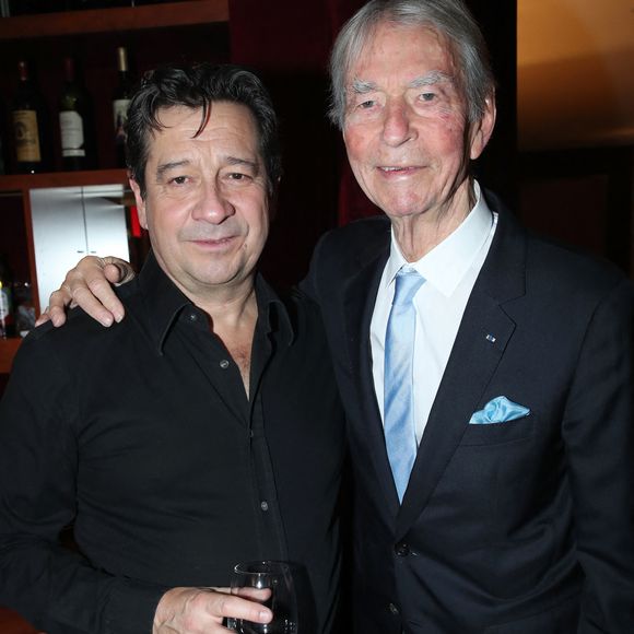 Laurent Gerra et Jean-Claude Narcy - Laurent Gerra fête son 57ème anniversaire sur scène devant 1400 personnes avec son spectacle " Laurent Gerra se met à table ! ", à savourer au Casino de Paris, à Paris, France, le 29 Décembre 2024. © Bertrand Rindoff / Bestimage
